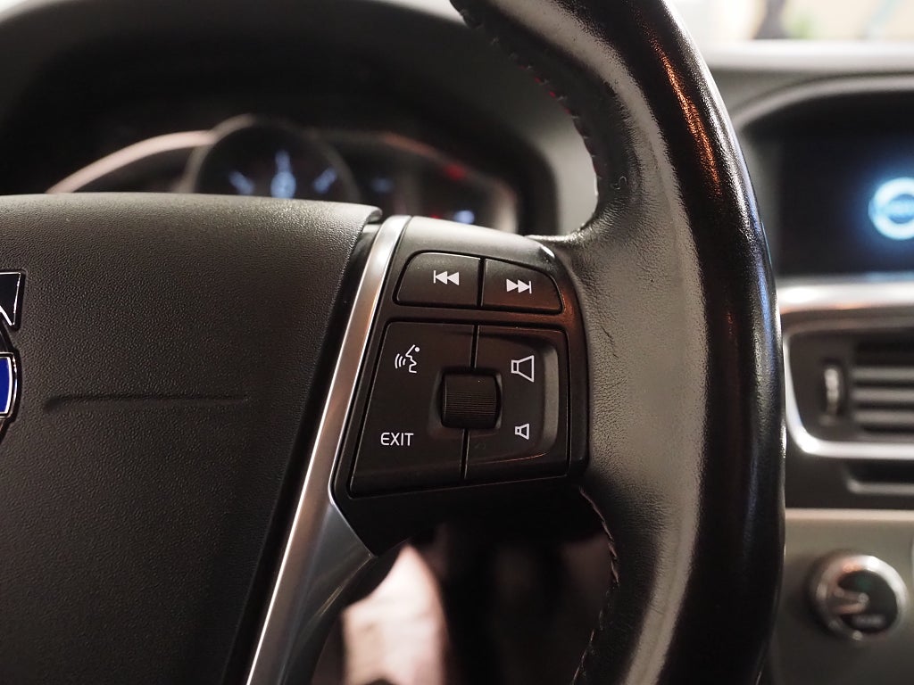 Volvo V60 D4 190hk Geartronic Momentum | D-värm | Låga mil | 2017