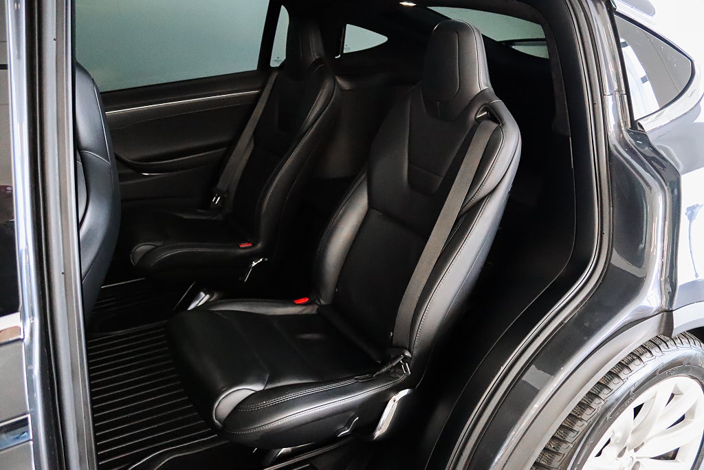 Tesla Model X 100D Luftfjädring Pano Dragkrok 6-Sits ( MOMSBIL )