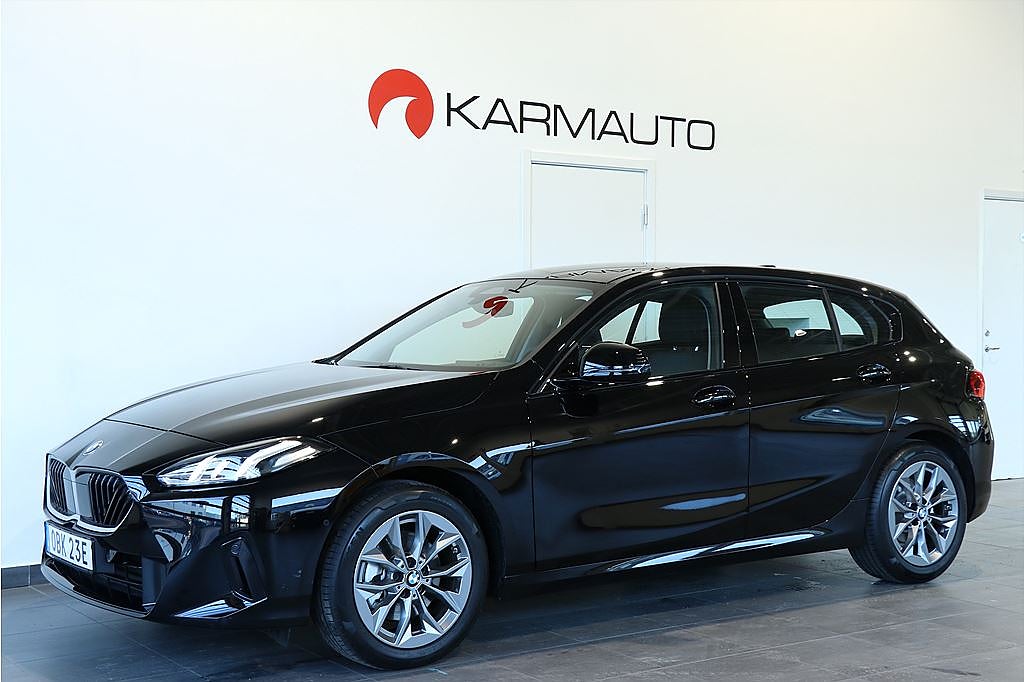 BMW 120 i 170hk Backkamera Rattvärme Navi FRI SERVICE