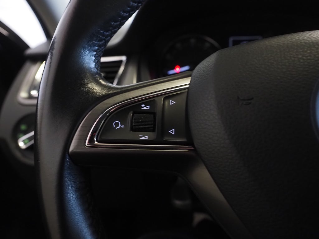 Skoda Rapid Spaceback 1.2 TSI 110hk Style Motorvärmare P-Sensorer 2017