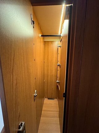 Husbil-integrerad LMC Grand Explorer I800 AUT 180HK 15 av 27