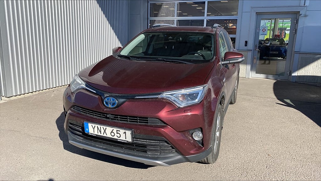Toyota RAV4 Hybrid 2,5 Executive / 360 kamera / Drag / V-hjul