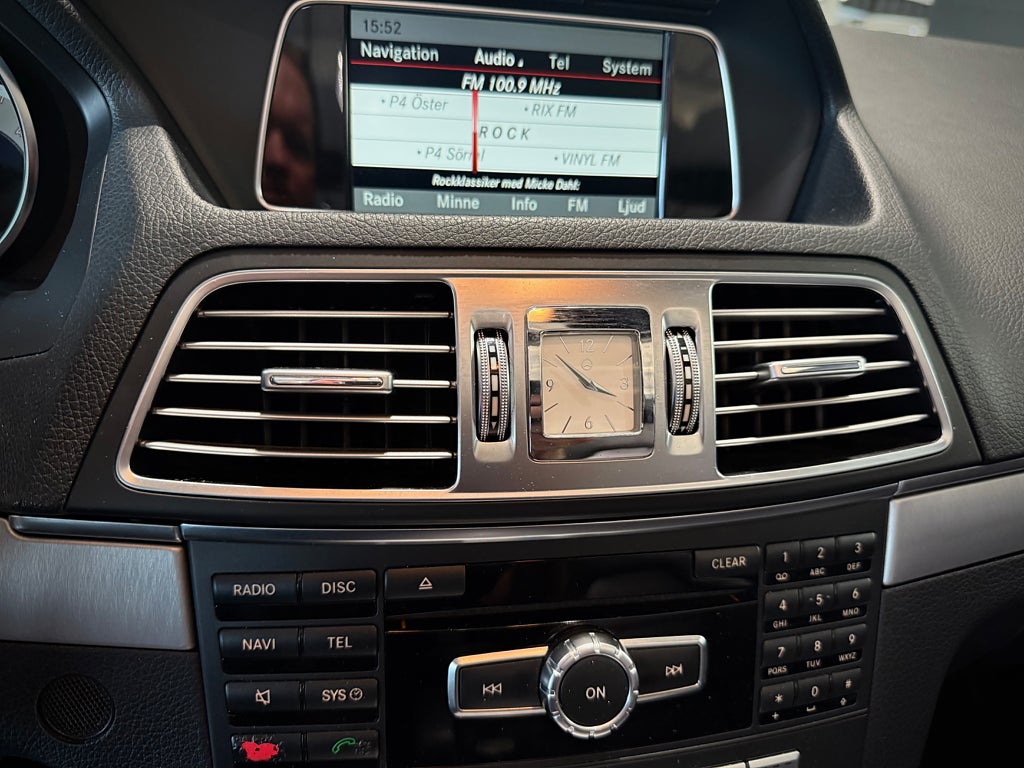 Mercedes-Benz E 220 d Cabriolet Avantgarde AMG fälgar Läder - bild 10