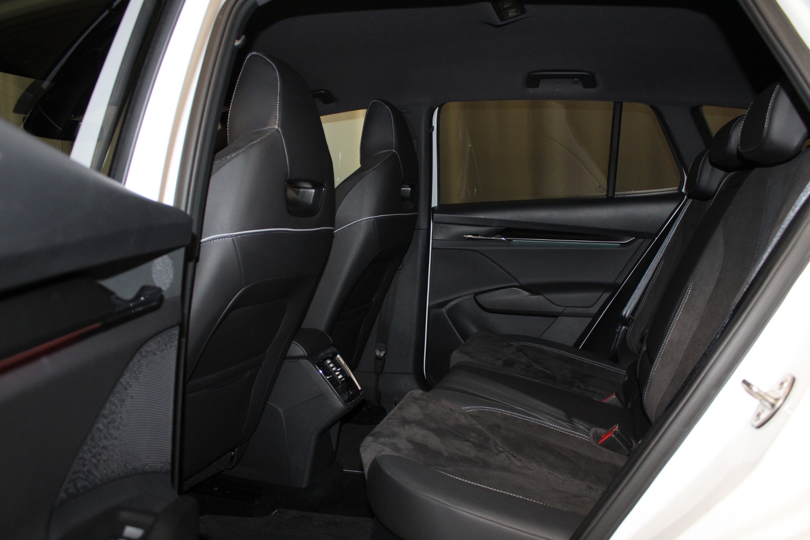 Skoda Enyaq iV 80x 265HK, Sportline, Drag, S&V-hjul, Kamera, Värmepump 2023 - miniatyr 27