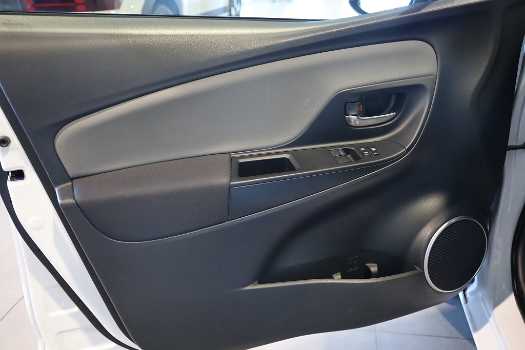 Toyota Yaris Hybrid e-CVT Active Kamera Blåtand Nyservad 2017