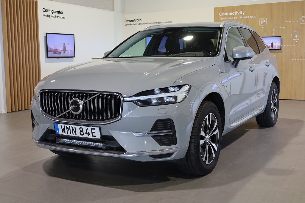 Volvo XC60 Recharge T6 AWD Geartronic Core Edition Drag Navi Moms 2024