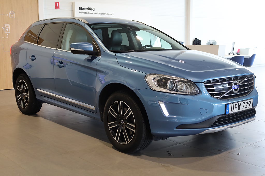 Volvo XC60 D4 AWD AUT Summum Navi Drag VOC Läder Rattvärme 2017