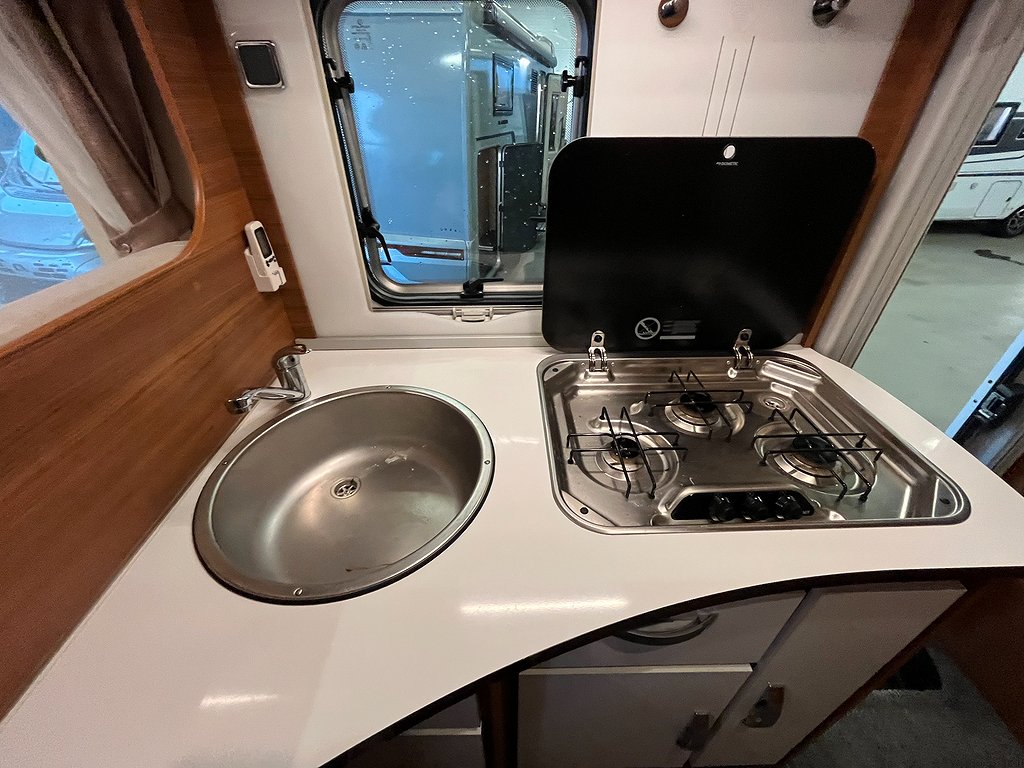 Elnagh Baron 22  / Automat / AC bodel / 7 bältad / B-körkort - Elnagh