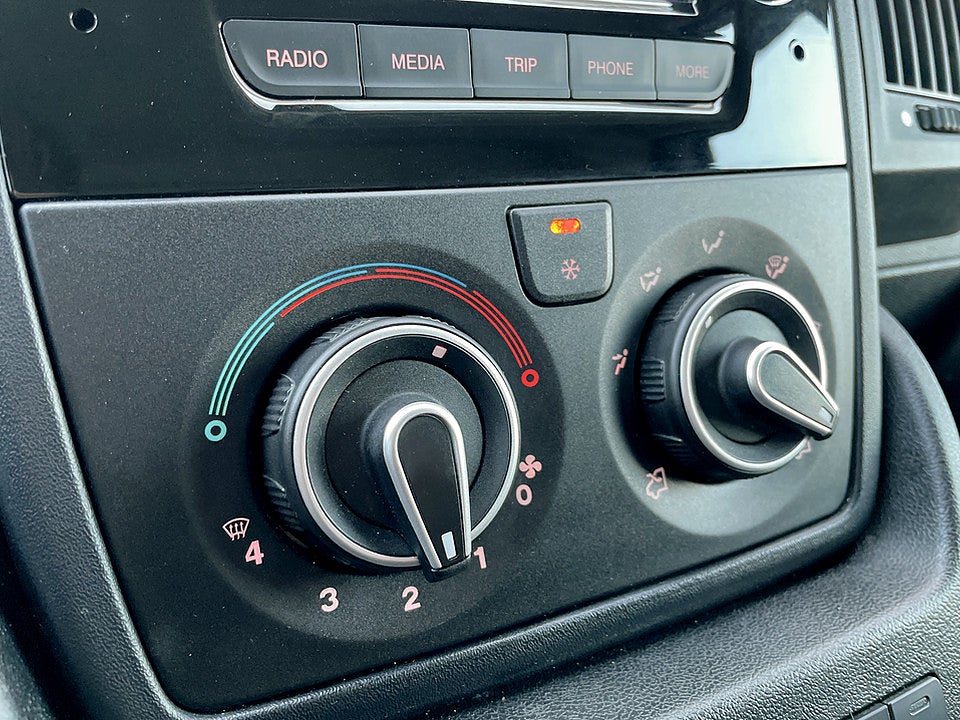 Bild på Peugeot Boxer PRO+ 335 2.2 BHDi 165hk L4H3 435 B-KAMERA DRAG