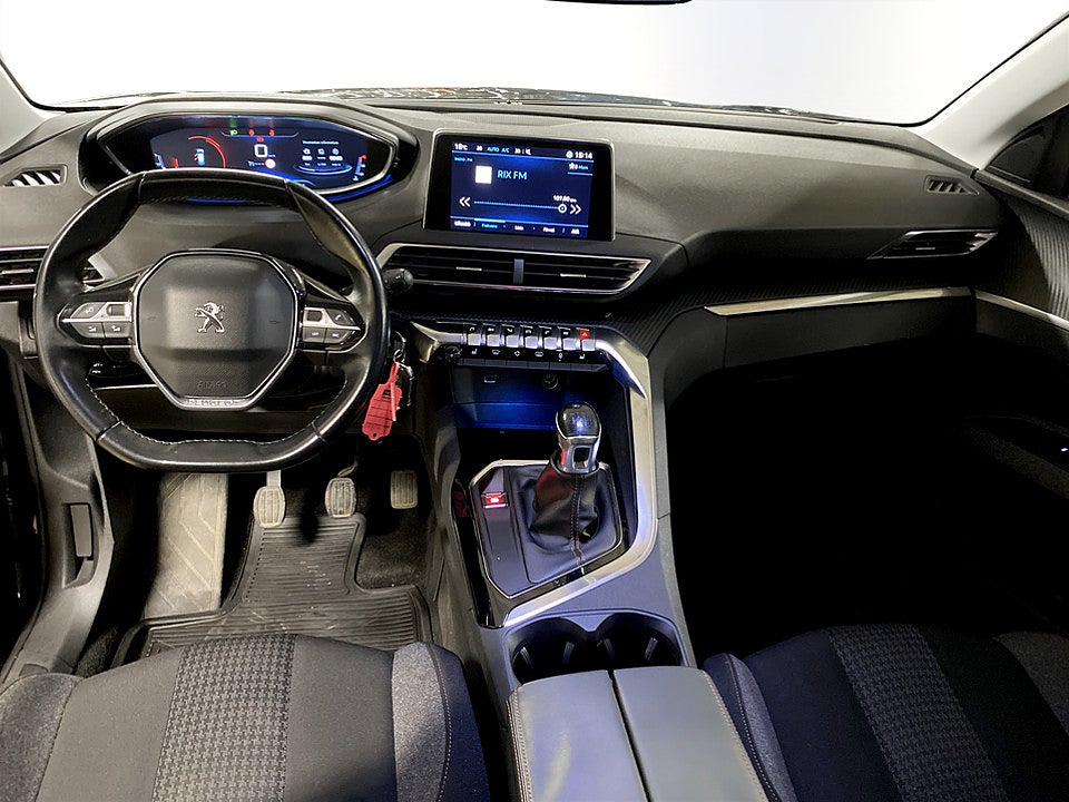 Bild på Peugeot 5008 Active 1.2 PT 130hk - 7-SITS, DRAG