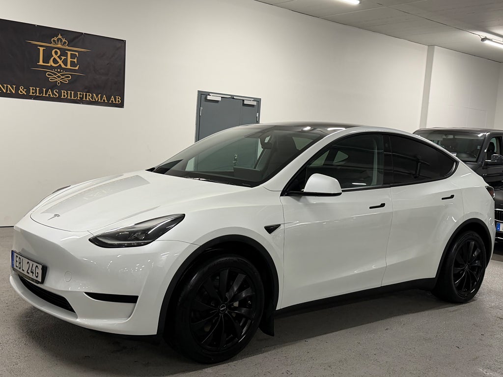 Tesla Model Y Standard Range RWD GARANTI/DRAG/PANO/LÄDER/CAM/VÄRMARE