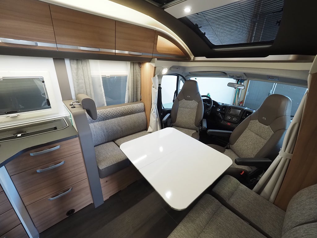 Adria Coral 670 DL Axess Långbädd | Face to face | Solcell | 2021