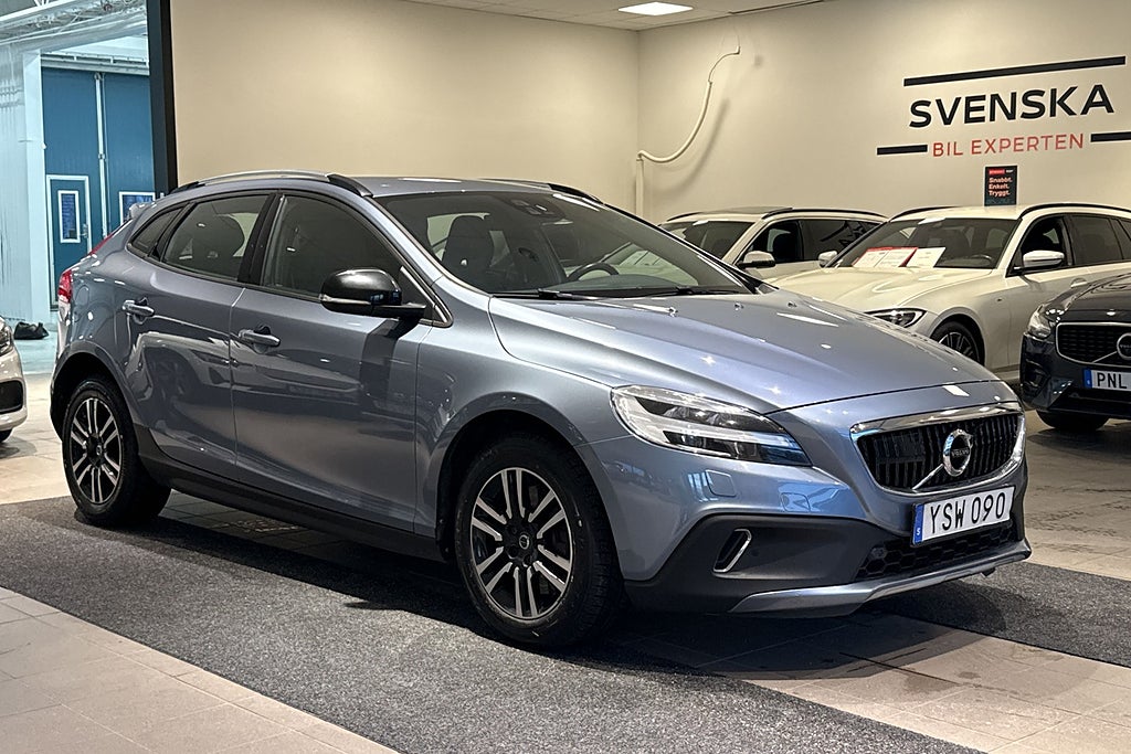Volvo V40 Cross Country T3 152hk Momentum Business Advanced/Klimat VOC/V-hjul