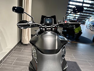 KTM 890 SMT /Techpack / Endast 671 mil / Nya däck