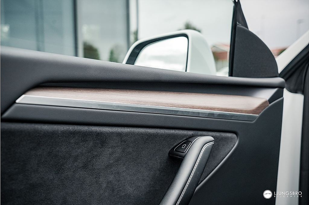 Tesla Model Y Long Range AWD 514hk / Drag / Full Autopilot