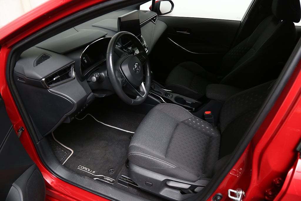 Toyota Corolla 1,8 Hybrid e-CVT 140hk Active Plus Aut Navi Dragkrok 2023