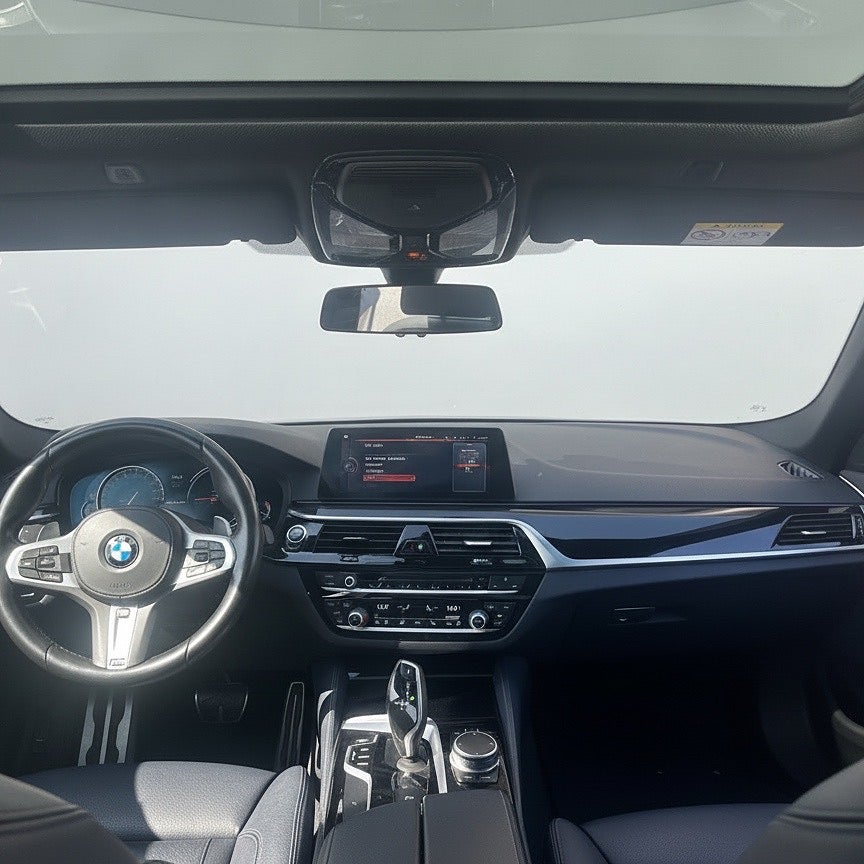 BMW M550I V 8 / xDrive Sedan / Panorama