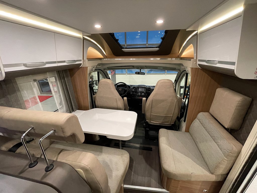 Adria Matrix Plus 670 SC /Taksäng/ALDE/5 bältad/160hk/Queen - Adria