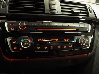 Sedan BMW 330 24 av 26