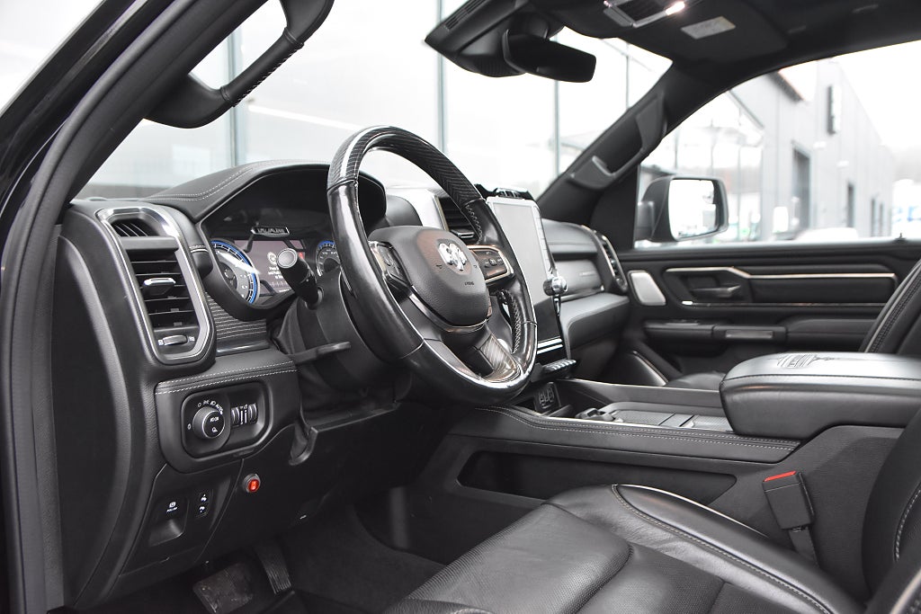 RAM 1500 Limited Crew Cab 5.7 V8 HEMI Carven avgassytem
