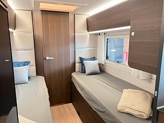 Husbil-halvintegrerad Adria Coral 670 SLT Supreme 20 av 37