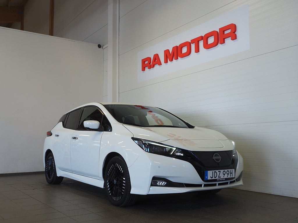 Nissan Leaf N-Connecta|40kWh|Värmepump|360 kamera