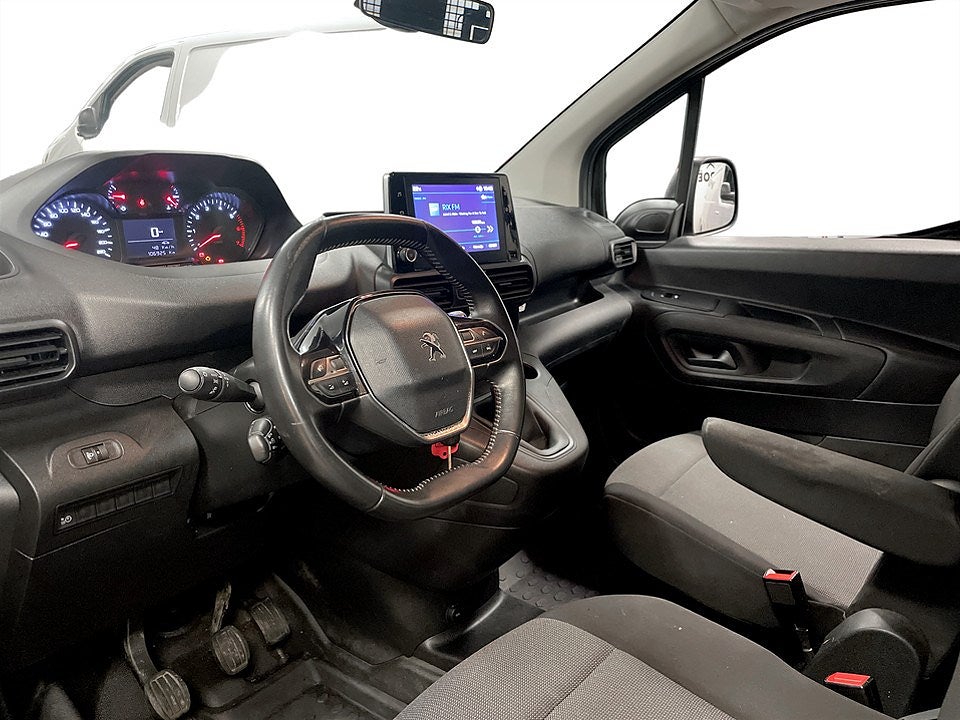 Bild på Peugeot Partner PRO Crew Cab BHDi 100hk - 5-SITS,DRAG,VÄRMARE