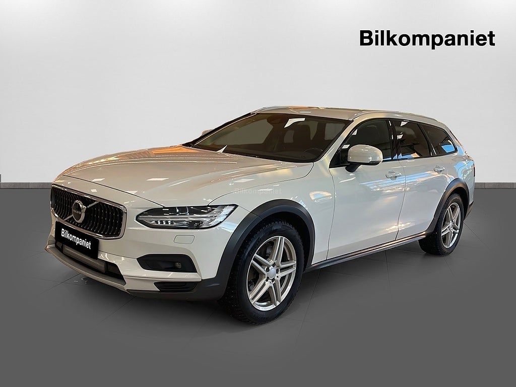 Volvo V90 Cross Country B4 AWD Geartronic Momentum (Vinterhjul, Dragkrok)