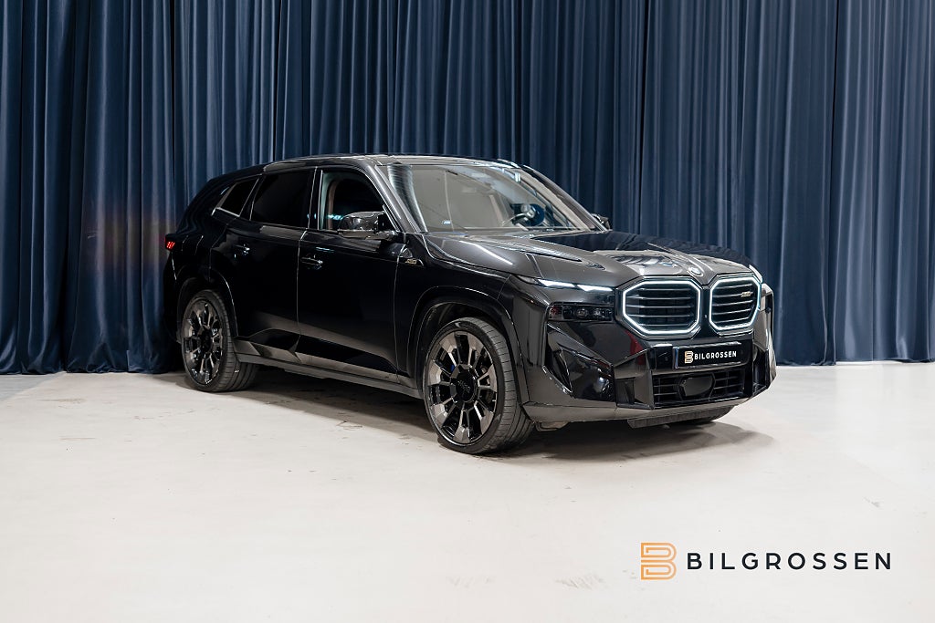 BMW XM 4.4 V8 xDrive B&W Merino Massage Softclose Bakaxelstyrn