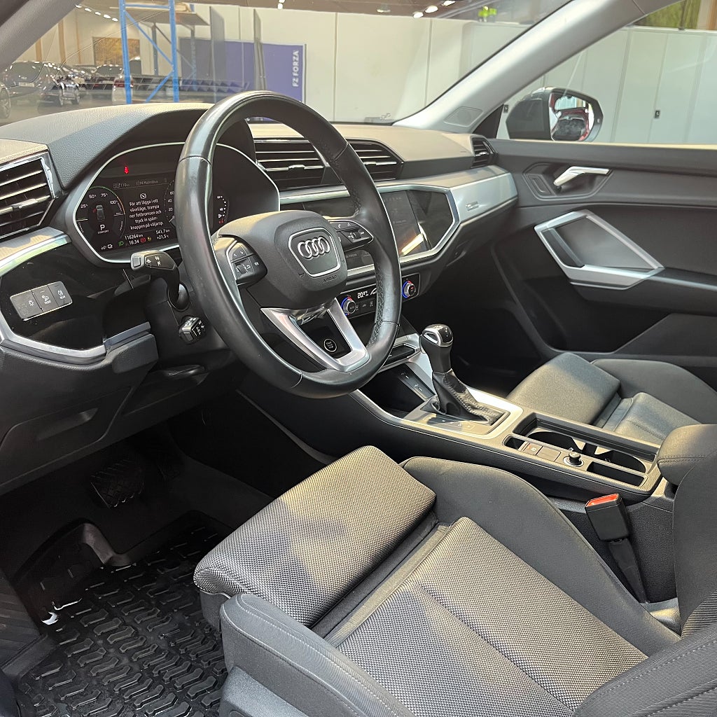 Audi Q3 45 TFSI e S Tronic Proline Cockpit Carplay Värmar