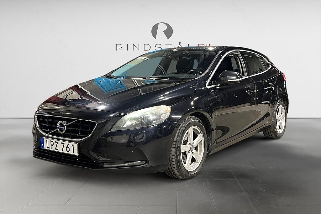 Volvo V40 D2 115 HK MOMENTUM D-VÄRM BT PDC 15800MIL KAMREM BYTT