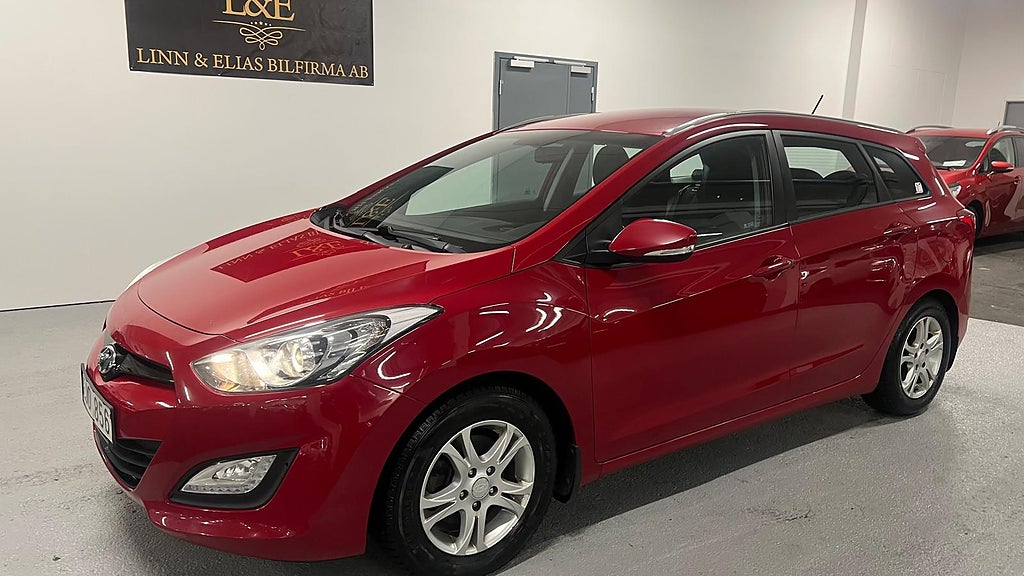 Hyundai i30 Kombi 1.6 CRDi Business 1ÄGARE/1ÅRSGARANTI/KAMKEDJA/RATTVÄRMARE