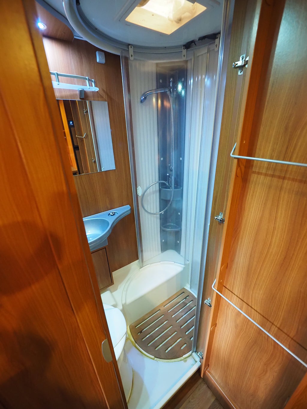 Dethleffs Black Magic Edition Låga Långbäddar I ALDE I Solcell I BM T 001