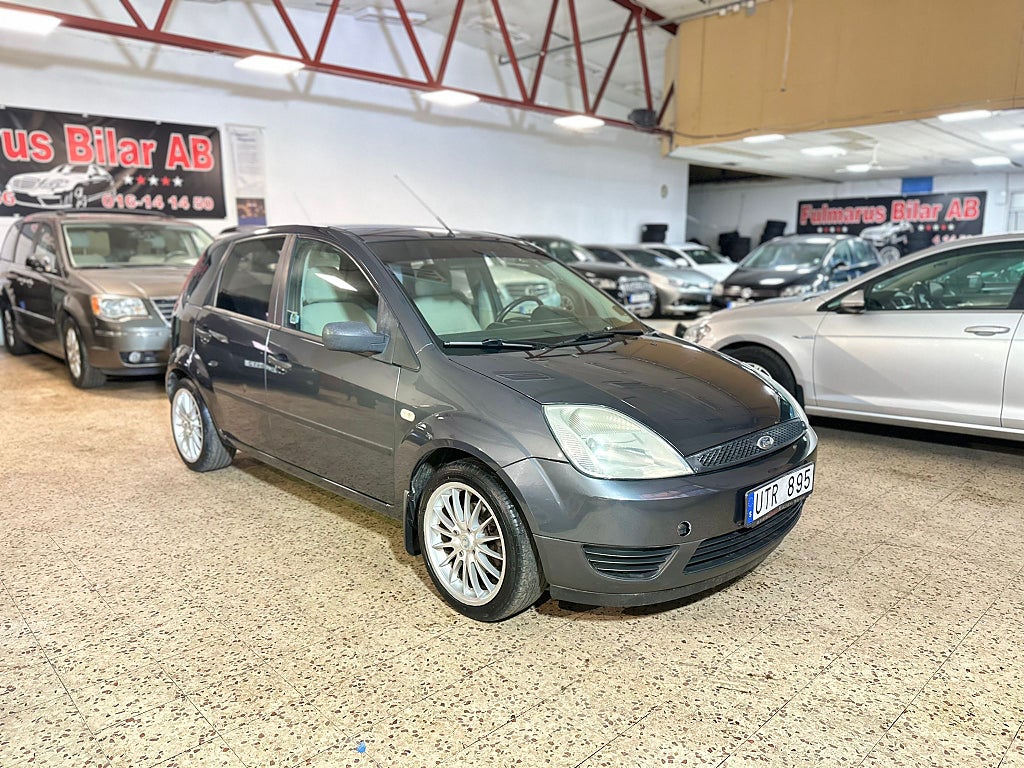 Ford Fiesta  1.3 Ny Besiktigad & Ny Servad Lågmil