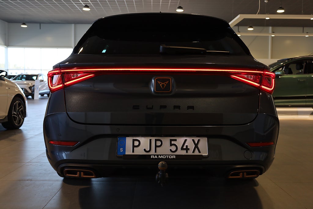 Cupra Leon Sportstourer e-Hybrid Drag Navi Kamera Cockpit CarPlay 2024