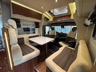 Husbil-halvintegrerad Adria Matrix Supreme 687SL 150HK 2 av 21