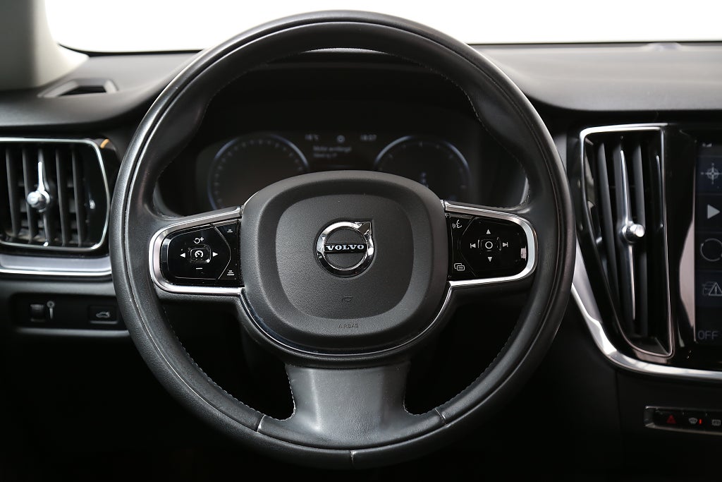 Volvo V60 Cross Country D4 190hk Edition AWD Aut BLIS Kamera VOC Dragk 2020