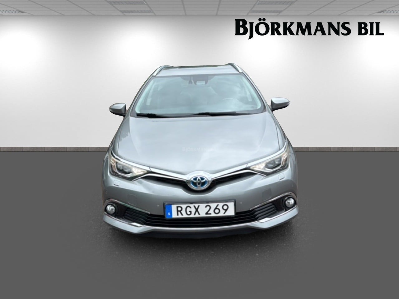 Toyota Auris 1,8 HSD HYBRID 2016, photo 2/52
