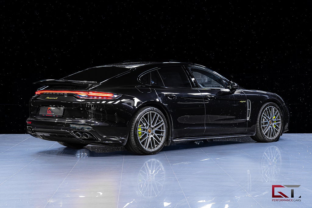 Porsche Panamera 4 E-Hyb Platinum Edt SportDesign Tvåtons Pano 21" BOSE