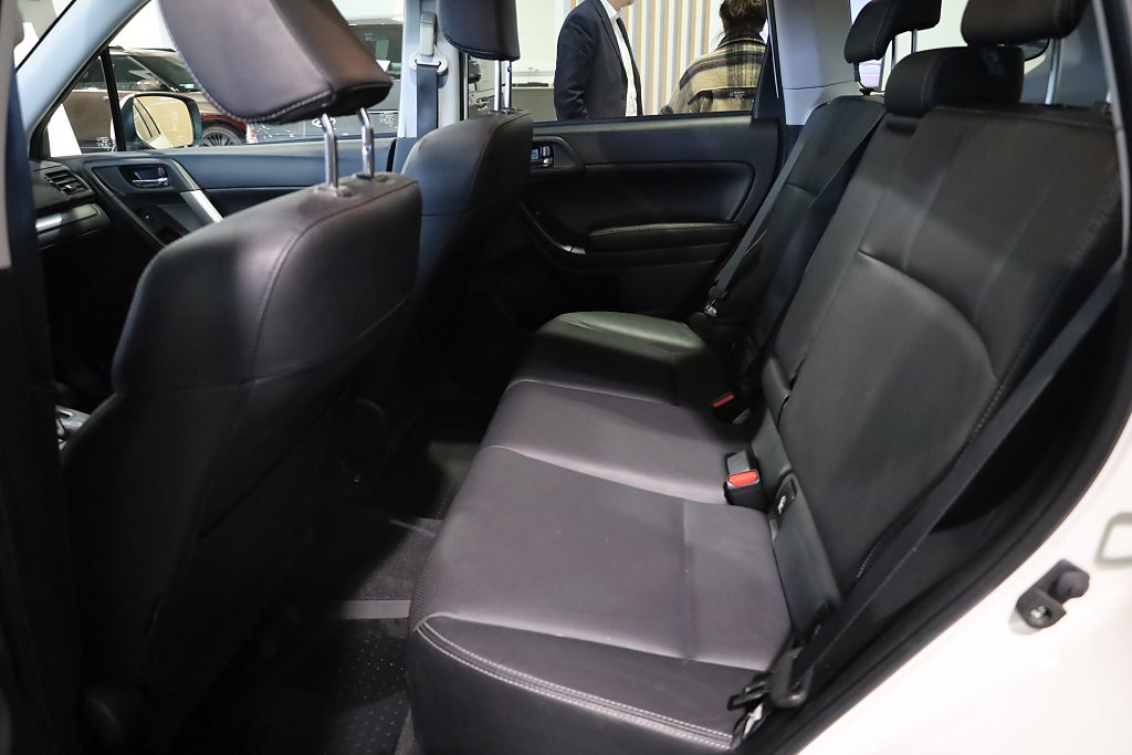 Subaru Forester 2.0 4WD XT 241HK Drag M-Värme H&K Navi Kamera Panorama 2014