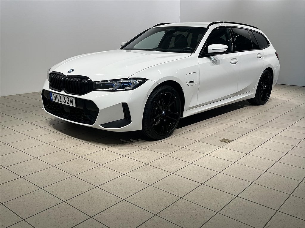 BMW 330e 3-serie xDrive Touring M Sport Innovation DAP H K Drag Kamera