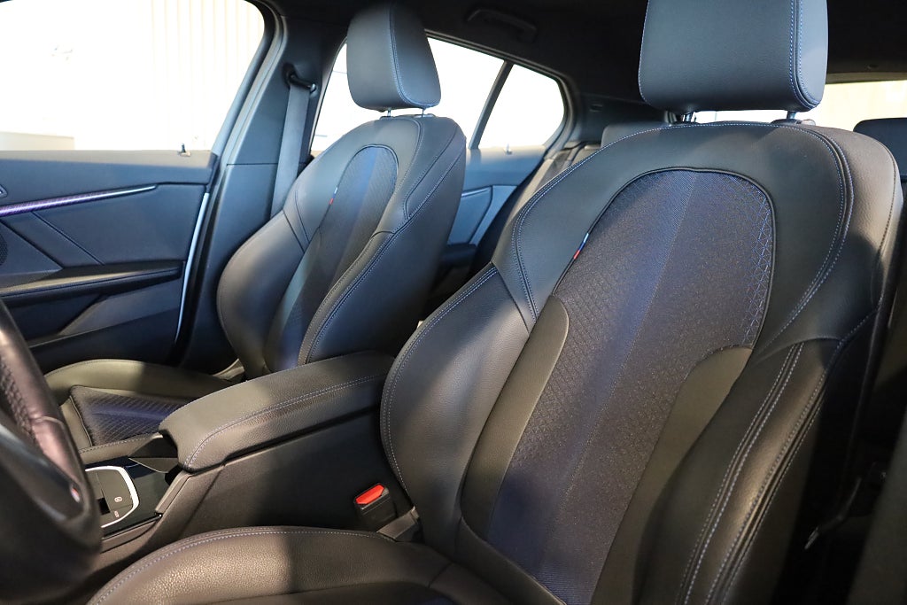 BMW 118I Steptronic M Sport Navi PDC CarPlay Rattvärme Laptimer 2022