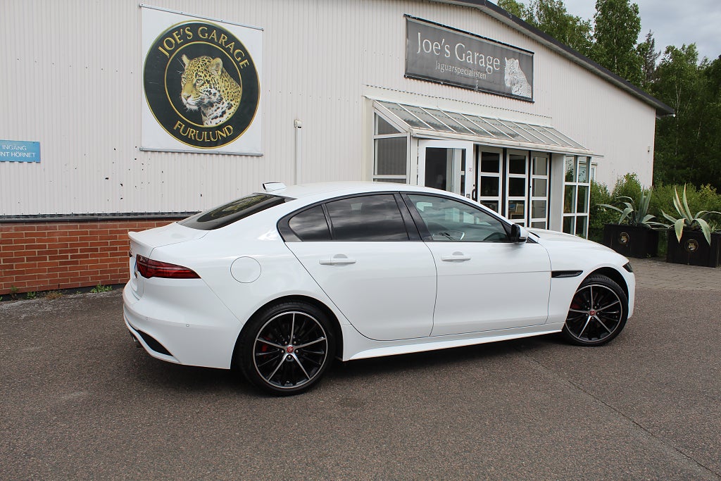 Jaguar XE P300 AWD R-Dynamic, superfin+utrustad, sista faceliften