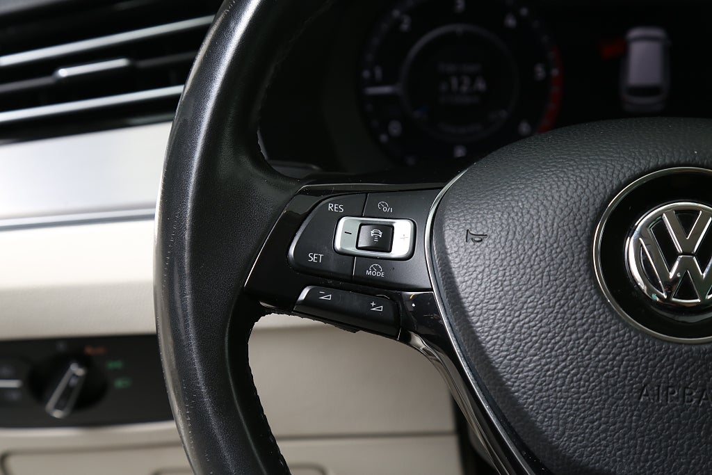 Volkswagen Passat Alltrack 2,0 TDI 190hk 4M Executive DSG Navi Skinn Värmar 2018