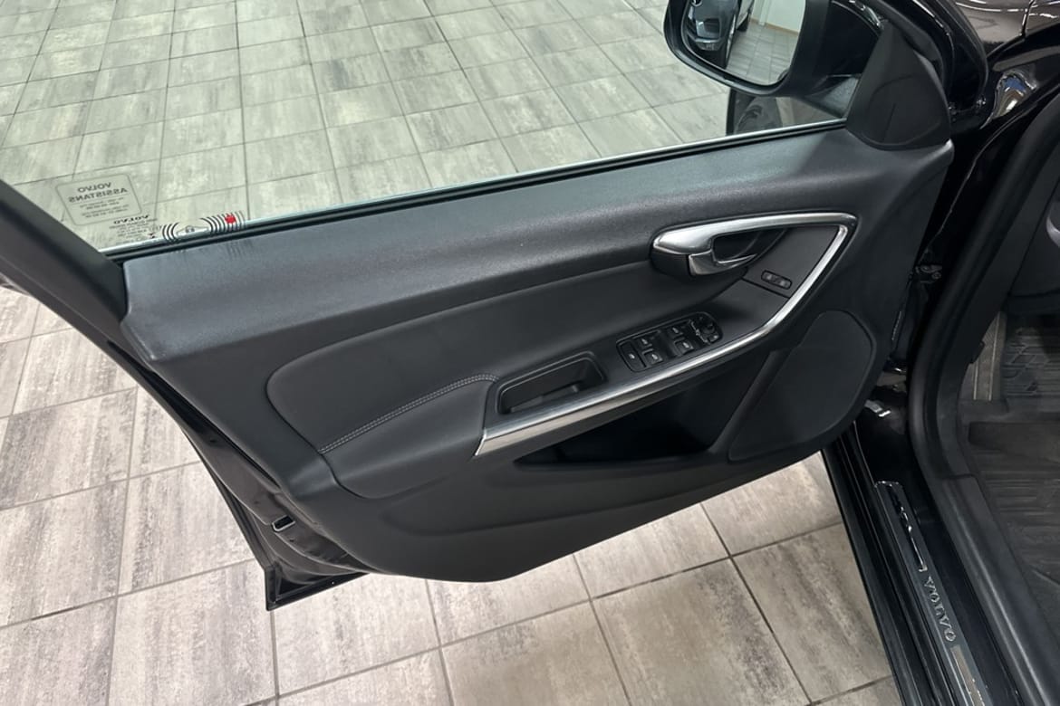 Volvo V60 D2 S/S Momentum 2014, kuva 7/10