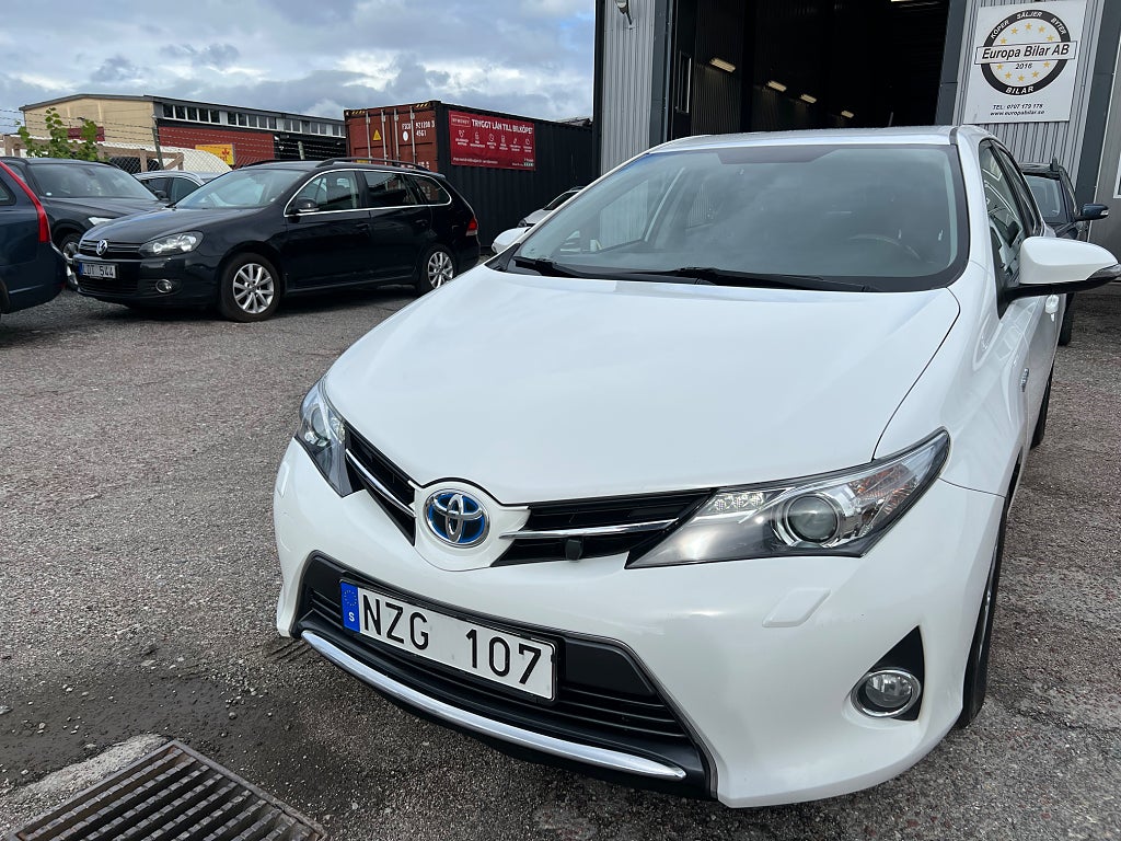 Toyota Auris Hybrid e-CVT Active AUTOMAT M-VÄRMARE BACKKAMERA 136HK