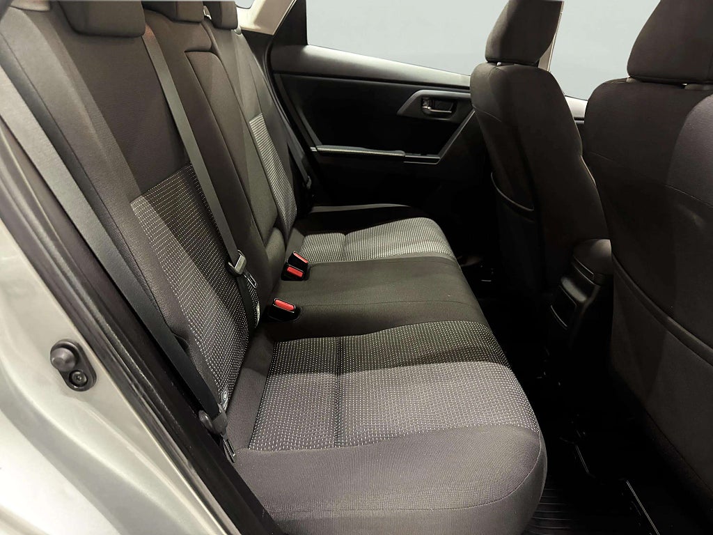 Toyota Auris Hybrid e-CVT Vinterhjul, Motor/Kupevärmare, Ledramp, Hemleverans - miniatyr 17