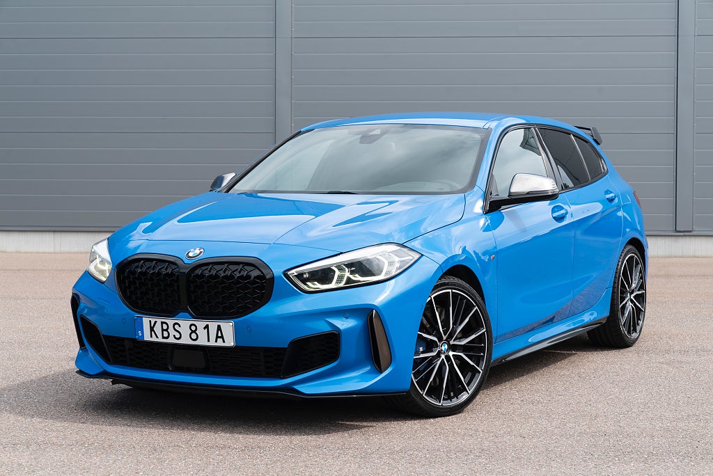 BMW M135i xDrive/H&K/Skalstolar/HUD/Kamera/M Sport 