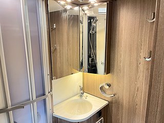 Husbil-integrerad Kabe TM I 810 LGB 23 av 28