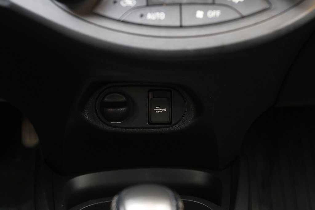 Toyota Yaris Hybrid e-CVT 101hk Active 5D Kamera P-sensorer 2015